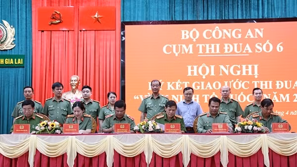 Cụm thi đua số 6 - Bộ Công an ký giao ước&nbsp;thi đua “Vì an ninh Tổ quốc” năm 2022