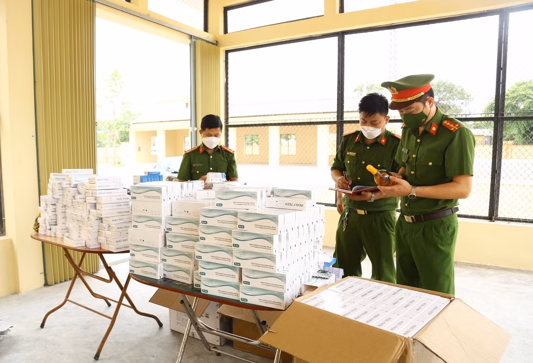 Liên tiếp thu giữ nhiều thiết bị y&nbsp;tế hỗ trợ điều trị COVID-19 không rõ nguồn gốc -0