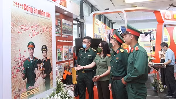 Gian trưng bày báo chí CAND hấp dẫn công chúng