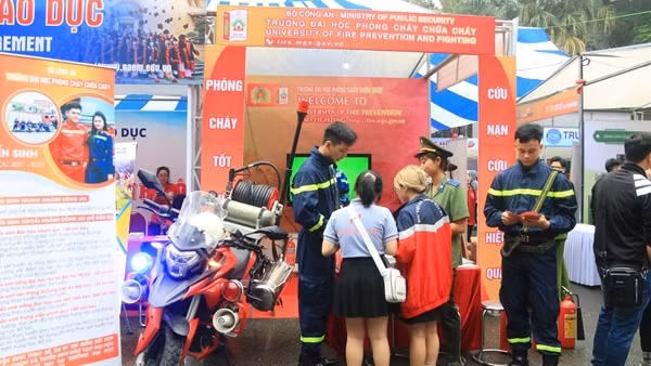 Hàng ngàn người được cứu khỏi các sự cố cháy nổ ảnh 9