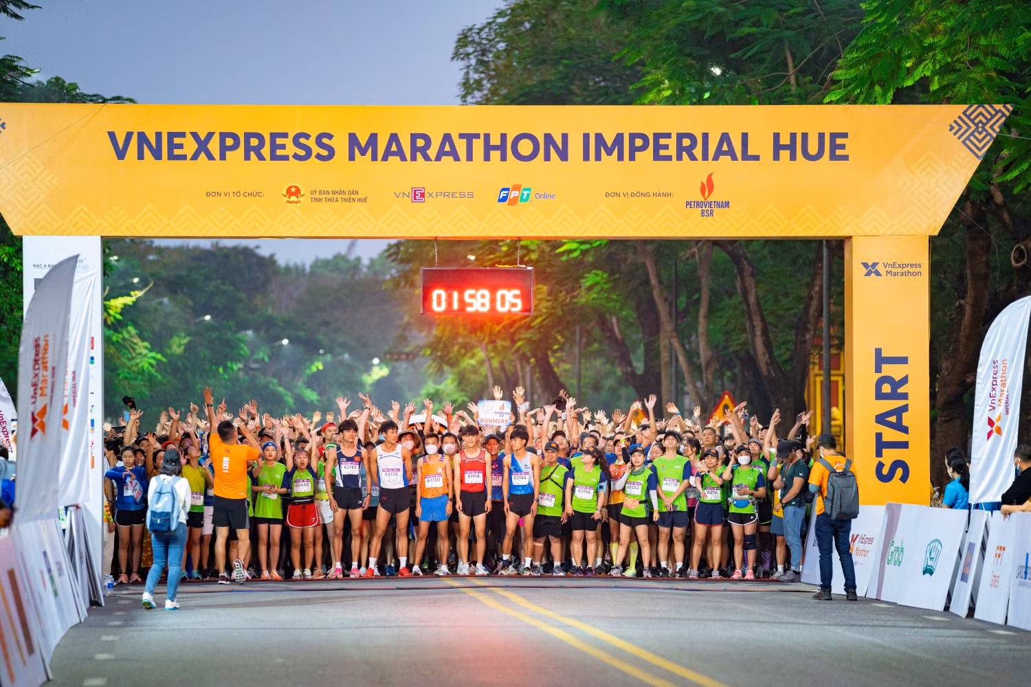 4.700 vận động viên chinh phục giải Marathon Huế 2022 -0