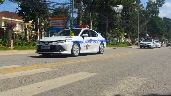 Công an Tây Ninh ra quân đợt cao điểm bảo đảm TTATGT dịp lễ 30/4 ảnh 2
