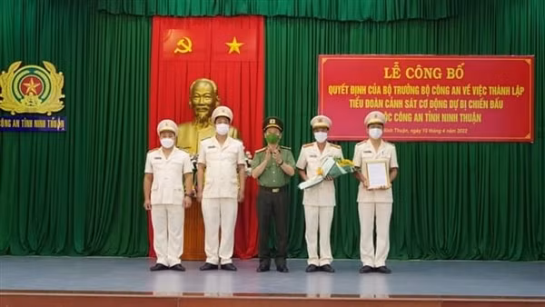Công an tỉnh Đồng Nai ra mắt Trung đoàn Cảnh sát cơ động dự bị chiến đấu ảnh 2