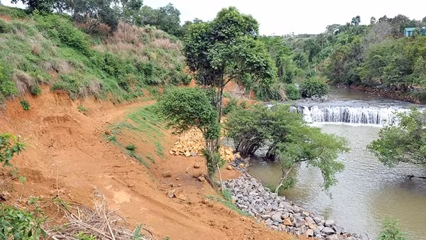 Khu du lịch "chui" bị xử phạt 3 lần vẫn ngang nhiên xây dựng