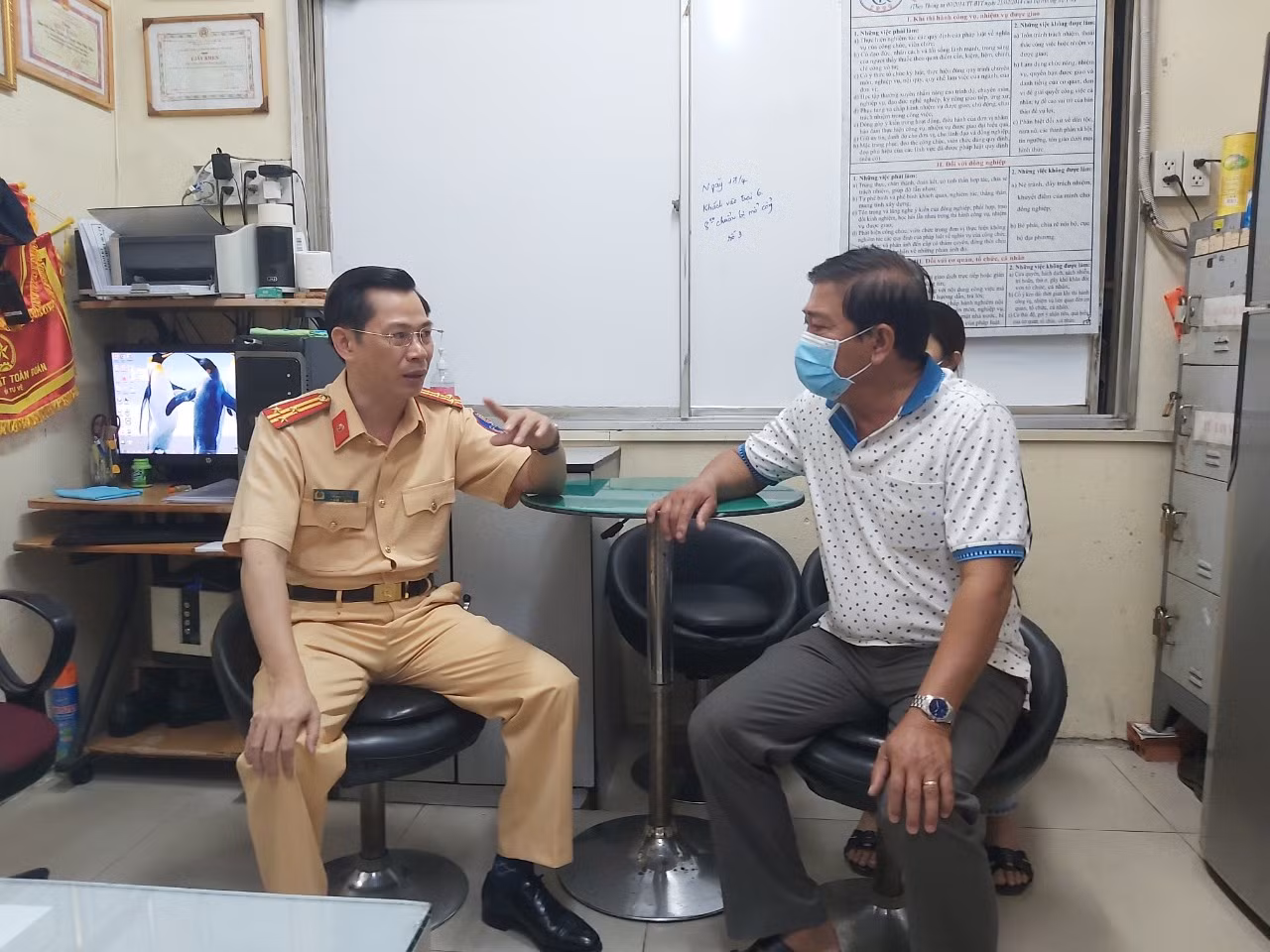 Thiếu tá CSGT bị đối tượng vi phạm luật giao thông tông chấn thương sọ não -0