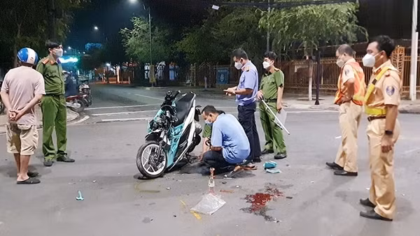 Xe tải san phẳng nhà dân, 3 người tử vong ảnh 3