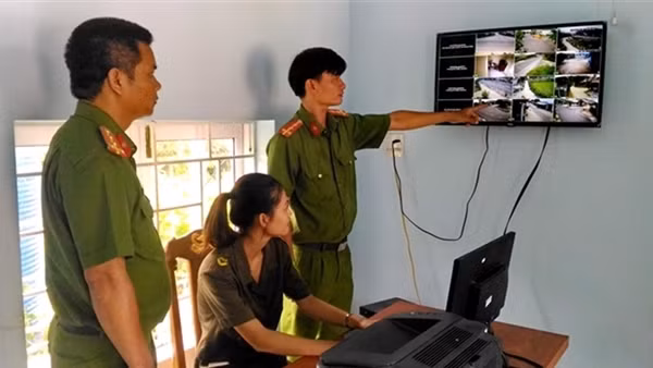 Công an xã chung tay xây dựng nông thôn mới kiểu mẫu ảnh 3