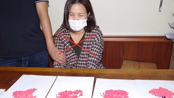 “Nữ quái” có 7 tiền án thích ăn hải sản… miễn phí ảnh 2