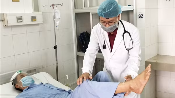 Cứu sống bệnh nhân vừa đột quỵ não, vừa nhồi máu cơ tim nguy kịch