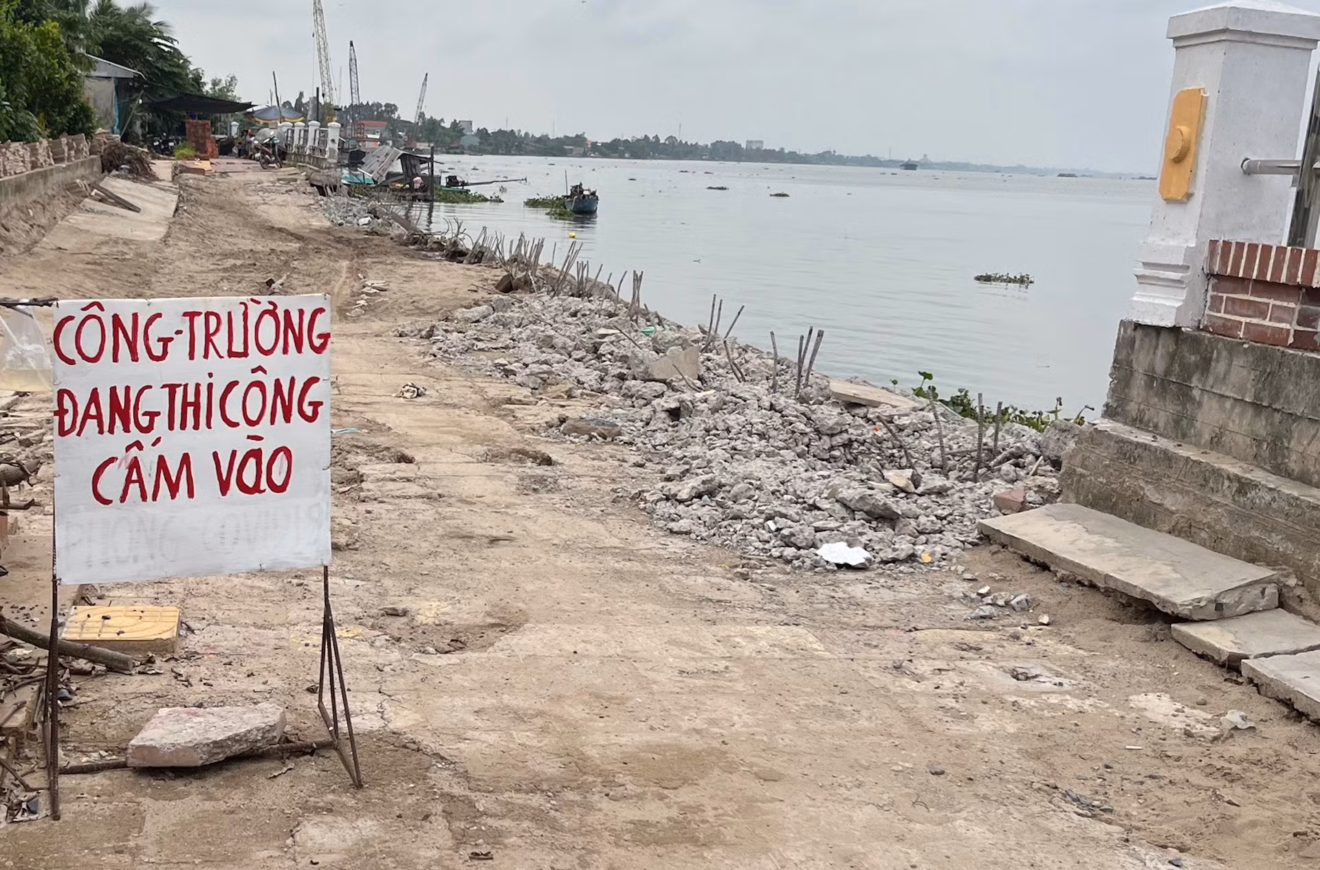 Cận cảnh công trình kè trăm tỷ ở Đồng Tháp chờ xóa bảo hành thì xảy ra sự cố -0