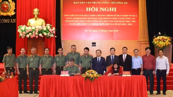 Chuẩn bị tổng kết 10 năm thực hiện Nghị quyết Trung ương 8 khóa XI về Chiến lược bảo vệ Tổ quốc trong tình hình mới ảnh 4