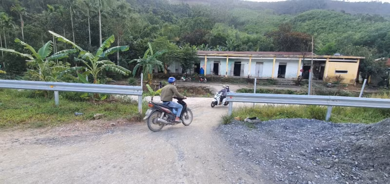 Tái diễn tình trạng tháo dỡ hàng rào bảo vệ cao tốc La Sơn - Túy Loan -0