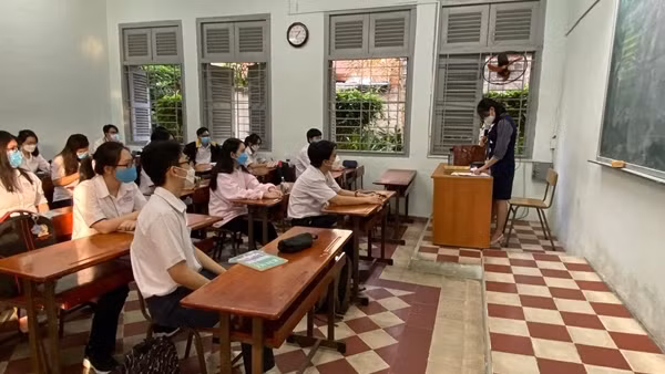 Học sinh THPT ở Sóc Trăng trở lại trường học ảnh 3
