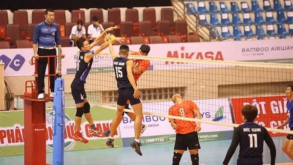 Pháo hoa, ánh sáng rực sáng bầu trời Á- Âu chào đón năm mới 2022 ảnh 16