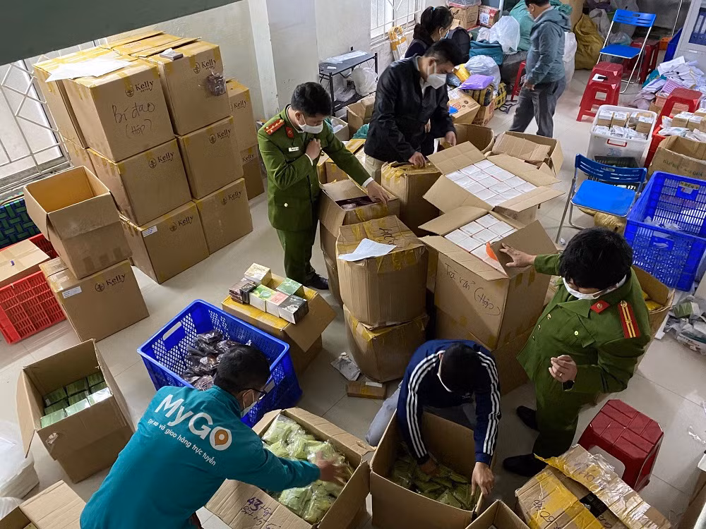 Phát hiện hơn 5.700 hộp sản phẩm tăng, giảm cân không rõ nguồn gốc -0
