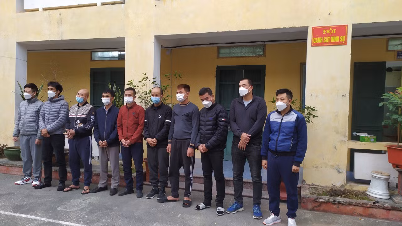 Núp bóng doanh nghiệp tổ chức đường dây cá độ bóng đá hơn 8.400 tỉ đồng -0