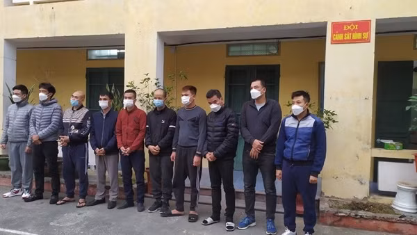 Núp bóng doanh nghiệp tổ chức đường dây cá độ bóng đá hơn 8.400 tỉ đồng