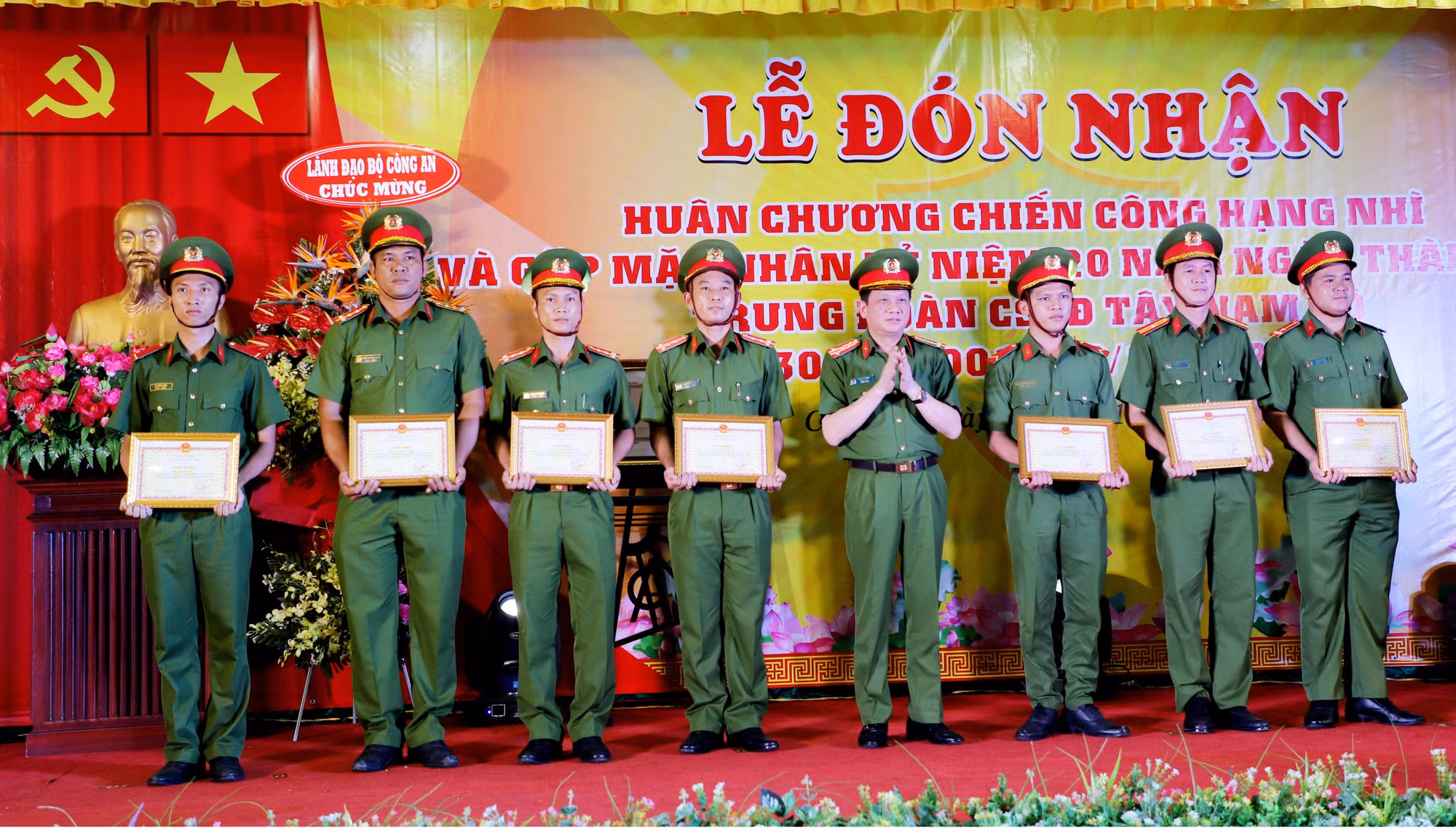 Kỷ niệm 20 năm thành lập Trung đoàn CSCĐ Tây Nam Bộ -2
