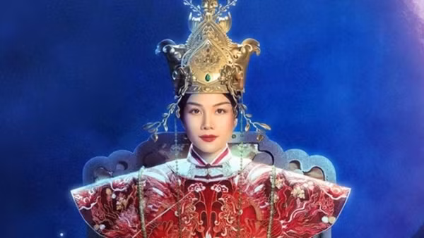 Yêu cầu báo cáo vụ Hiệu trưởng mặc trang phục khác thường ở lễ trao bằng tốt nghiệp ảnh 2