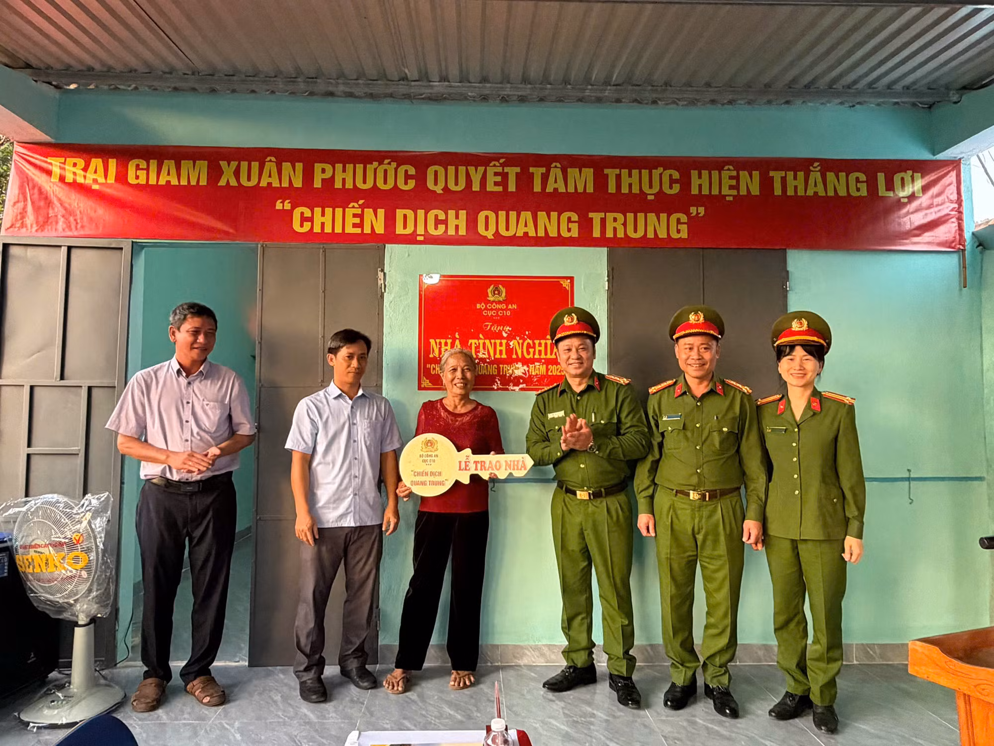 trao nhà.jpg -0