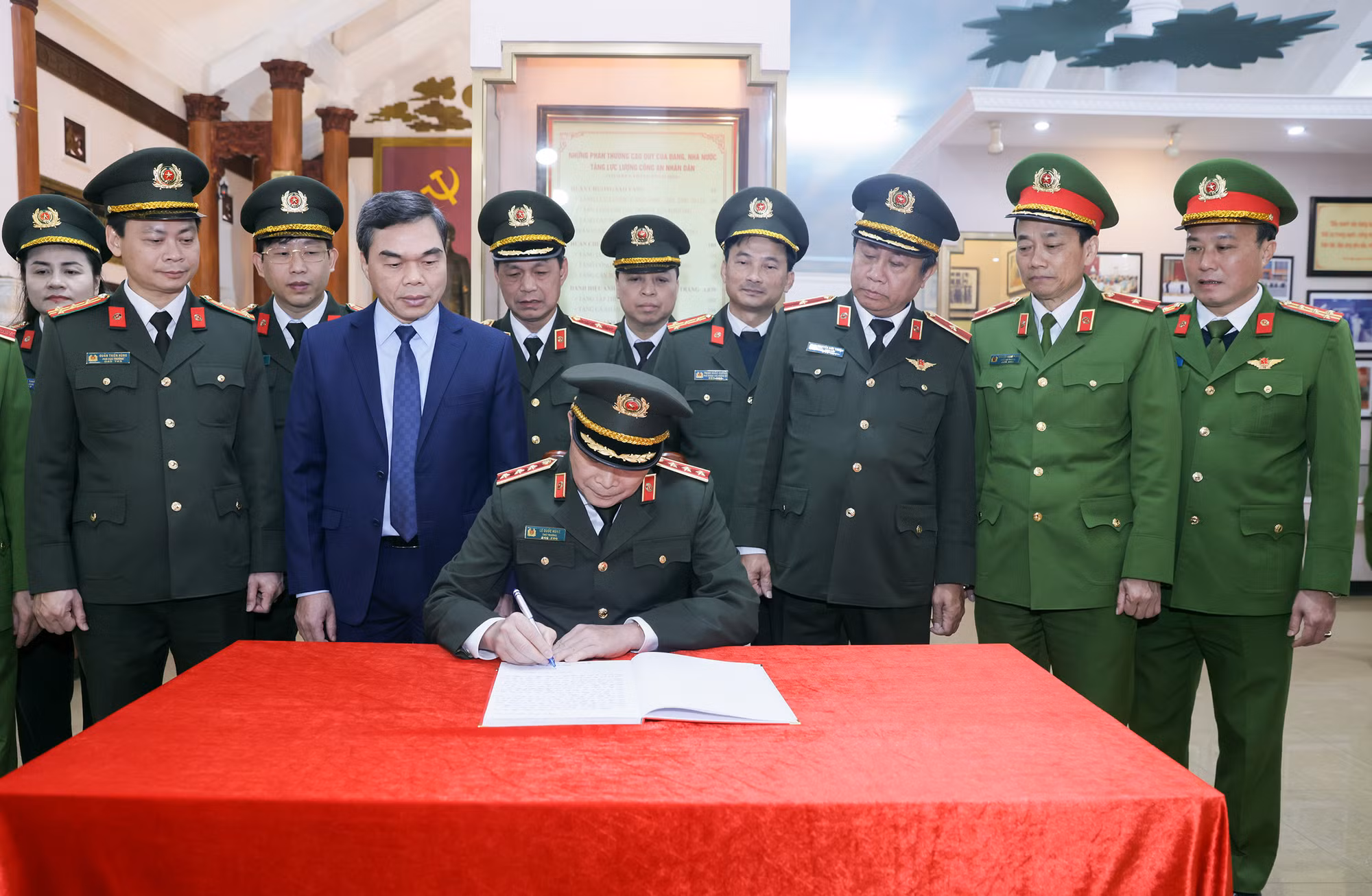 Từ nguồn cội cách mạng đến nghĩa tình với nhân dân -0