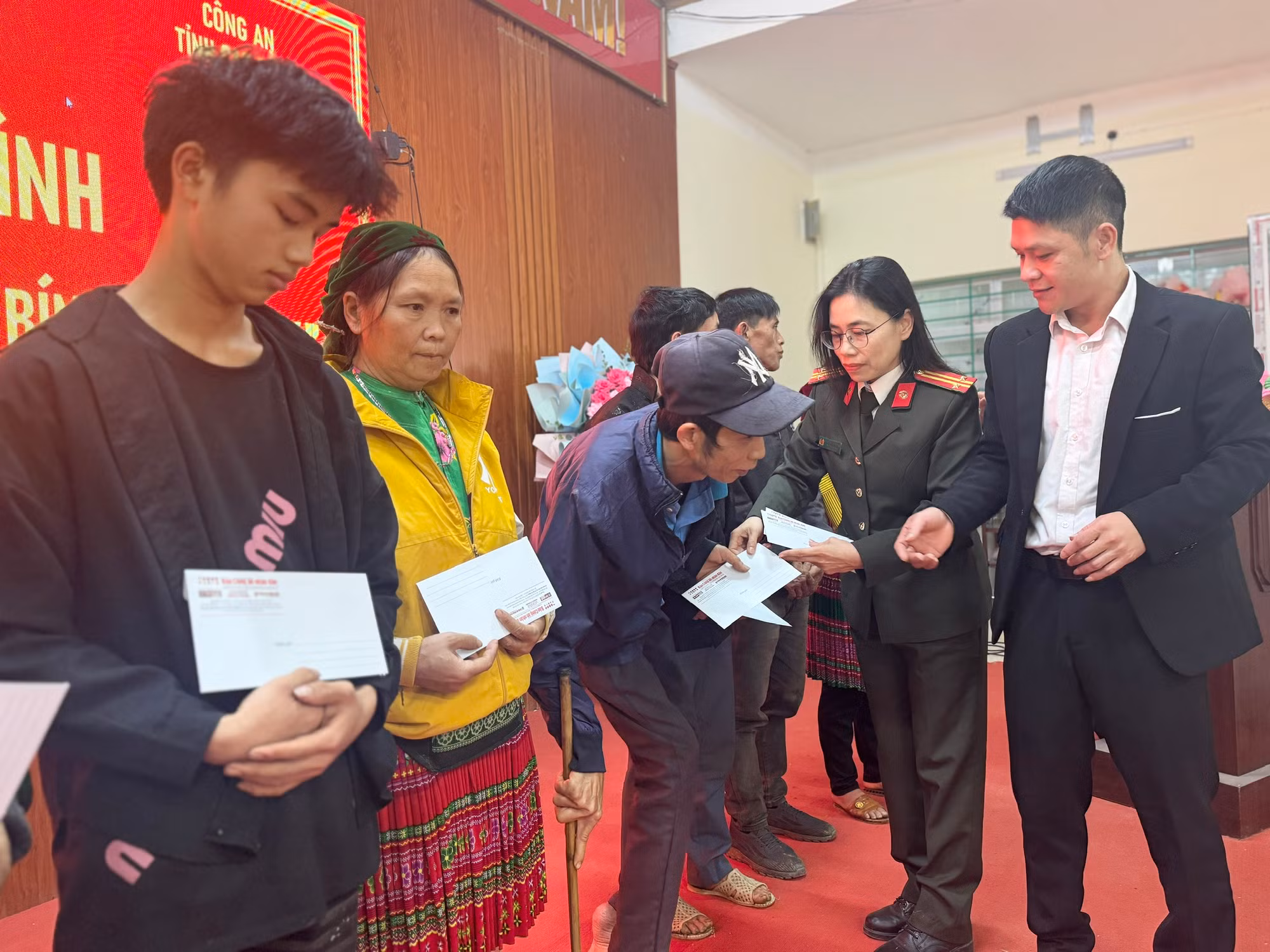 Quà Xuân ấm áp BIDV và Báo CAND tặng đồng bào nghèo Cao Bằng -0