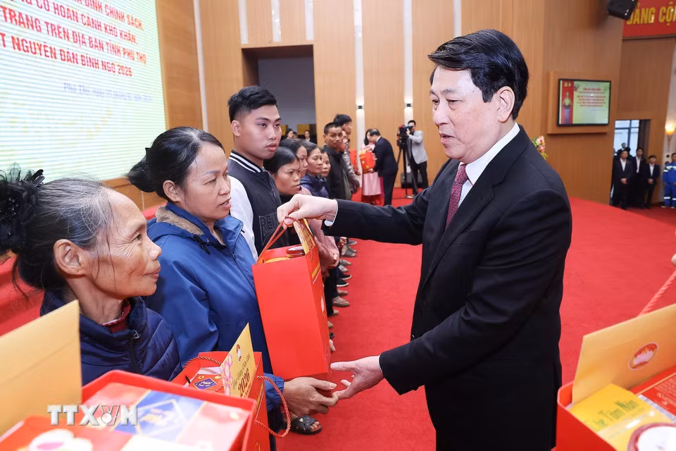 Chăm lo đời sống nhân dân, bảo đảm mọi người, mọi nhà vui Xuân -0