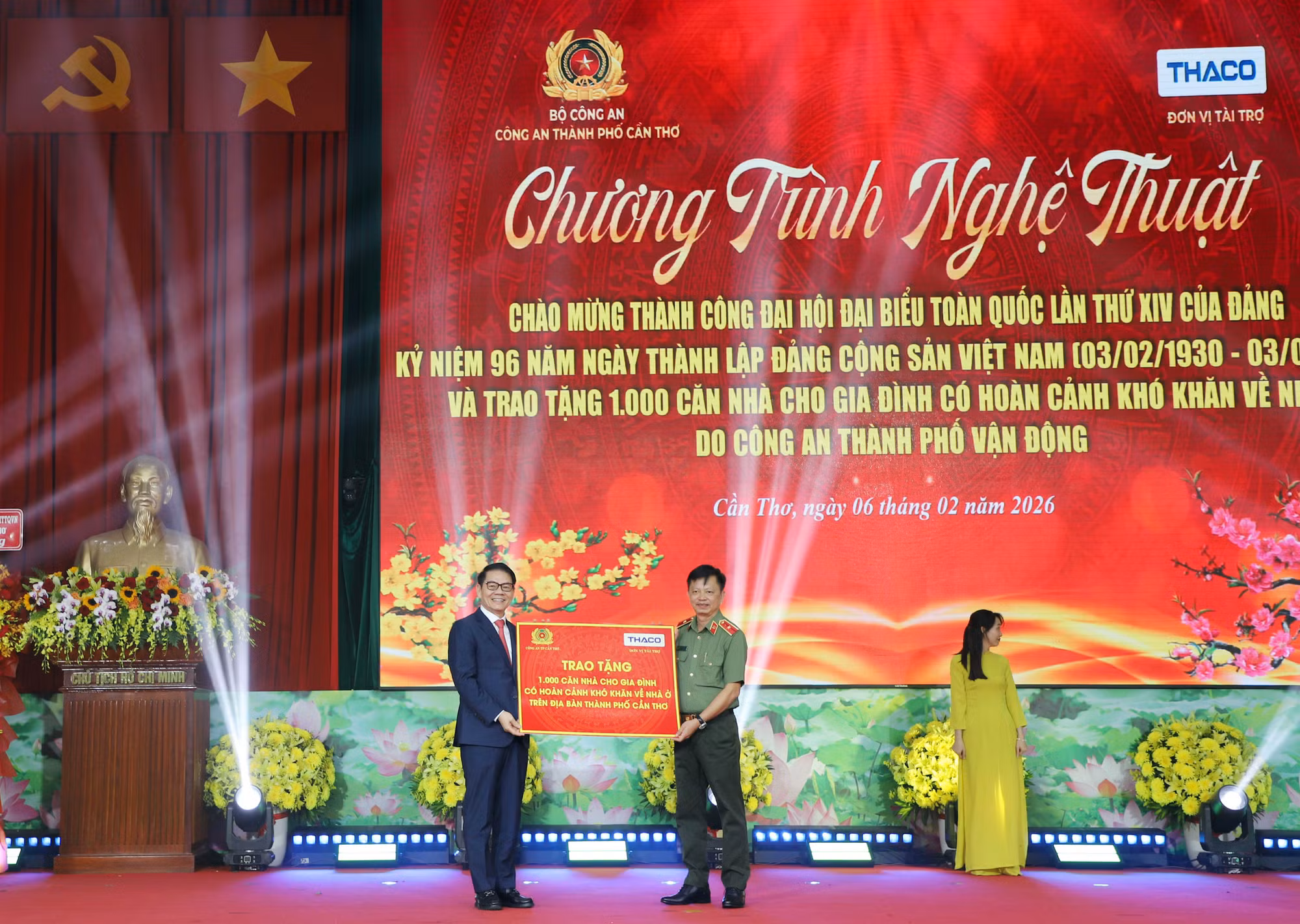 Công an TP Cần Thơ vận động, trao tặng 1.000 căn nhà cho các gia đình khó khăn -0