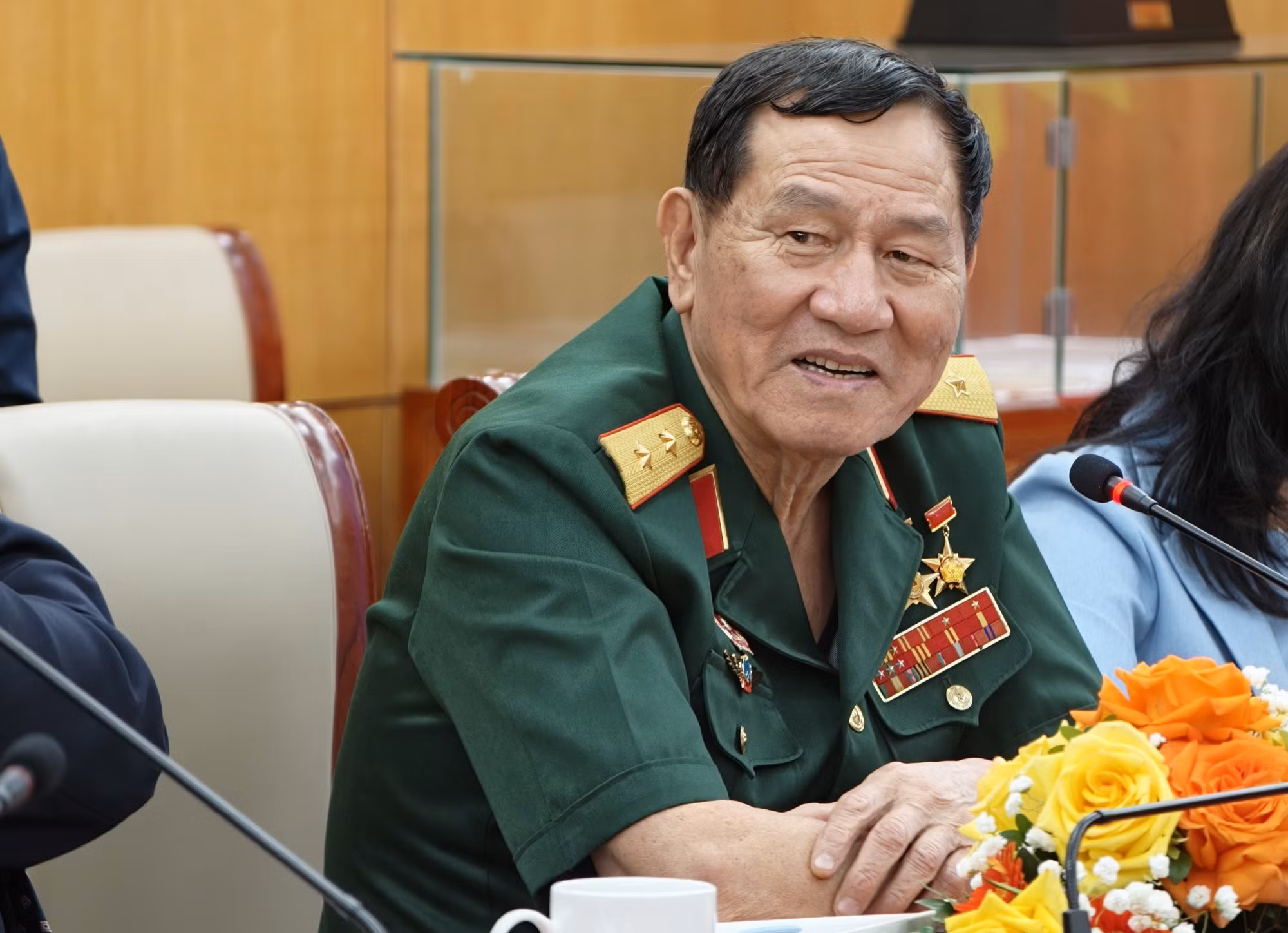 Cuộc gặp gỡ truyền cảm hứng giữa hai thế hệ người Việt Nam chinh phục vũ trụ -0
