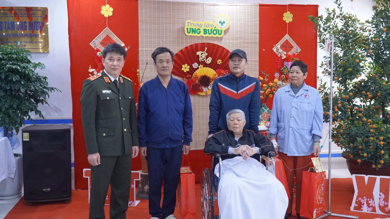 Cục Kế hoạch và tài chính trao yêu thương – sẻ chia đón Tết Bính Ngọ năm 2026 tới các bệnh nhân có hoàn cảnh khó khăn -2