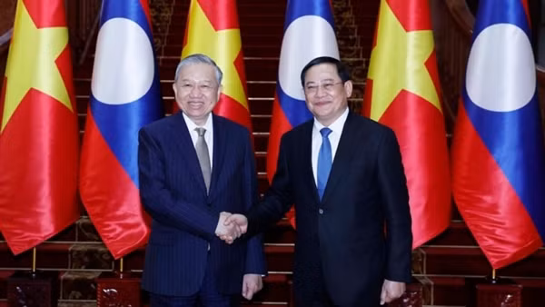 Việt Nam-Lào đẩy mạnh hợp tác toàn diện, tăng cường gắn kết chiến lược
