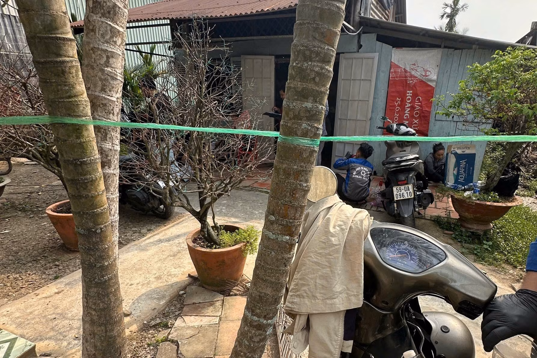 Phát hiện hai vợ chồng tử vong bất thường trong nhà tại xã Hóc Môn -1