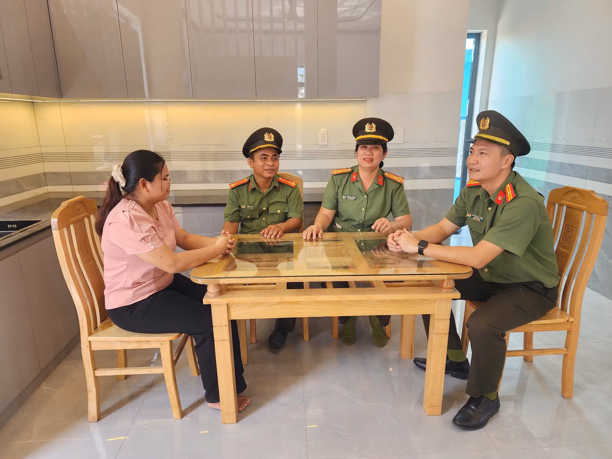 Bàn giao “Ngôi nhà 19/8” cho đoàn viên thanh niên Công an tỉnh Khánh Hòa có hoàn cảnh khó khăn -0