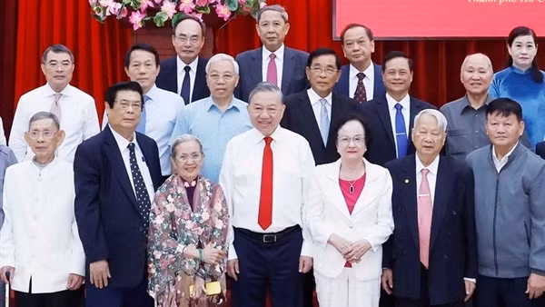 Tổng Bí thư Tô Lâm gặp mặt các nguyên Ủy viên TW Đảng khu vực phía Nam