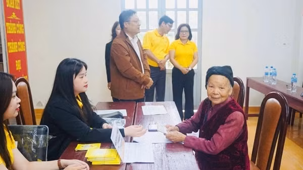 Đôn đốc chi trả gộp 2 tháng lương hưu, trợ cấp BHXH trước Tết Nguyên đán