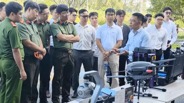 Đưa thiết bị bay không người lái "Made in Vietnam" vào kiểm soát giao thông và cứu nạn