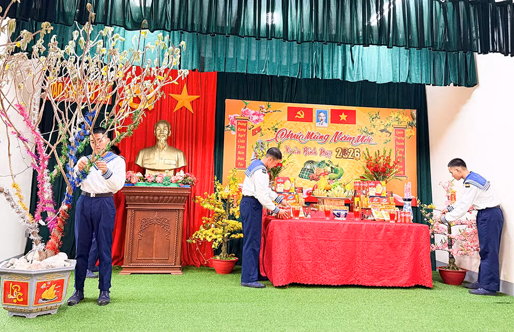 Mang mùa xuân ra quần đảo Trường Sa -1