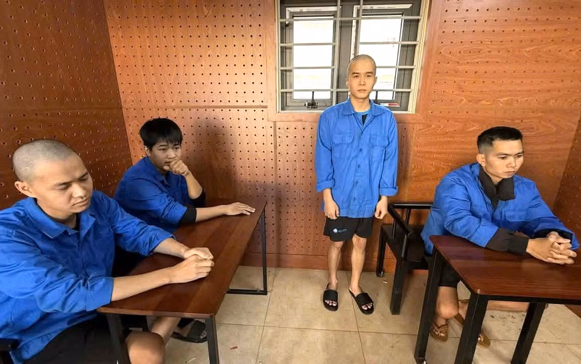 Triệt phá đường dây chuyên chế tạo, mua bán súng quân dụng bán kiếm lời -0