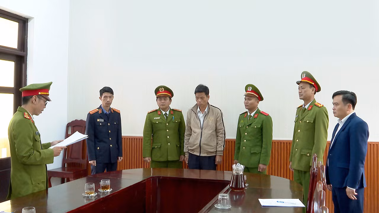 Khởi tố công chức địa chính phường có hành vi giả mạo trong công tác -0