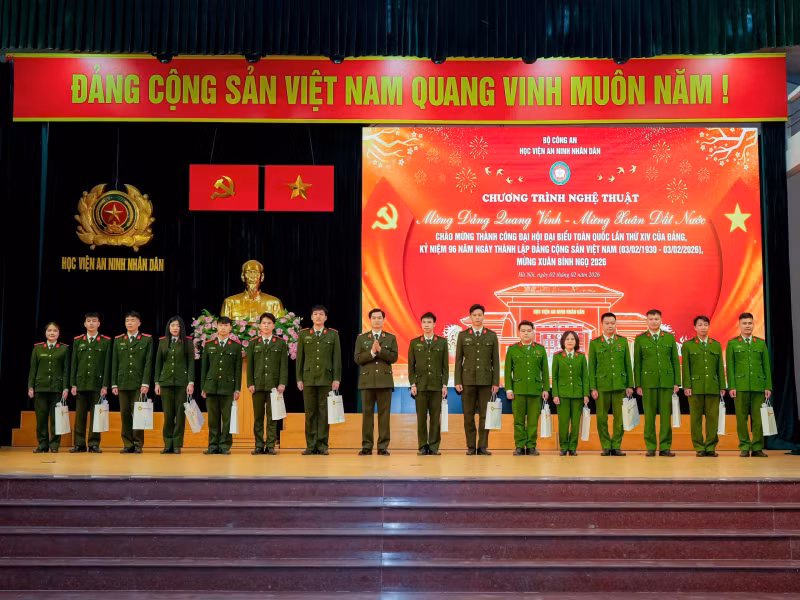 Rực rỡ sắc màu tại chương trình nghệ thuật “Mừng Đảng quang vinh-Mừng xuân Đất nước” -0
