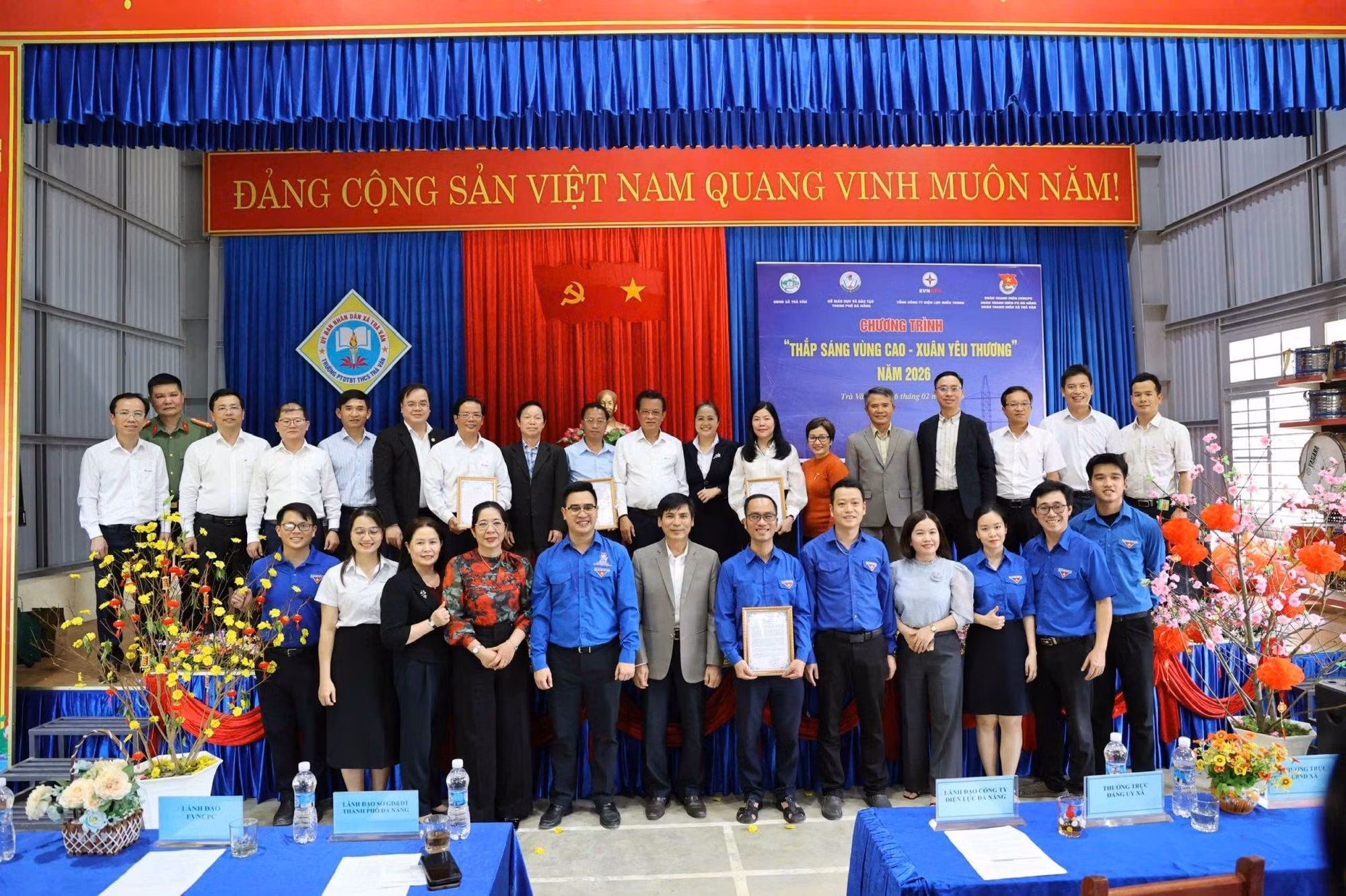 Nắng xuân ấm áp Trà Vân -0