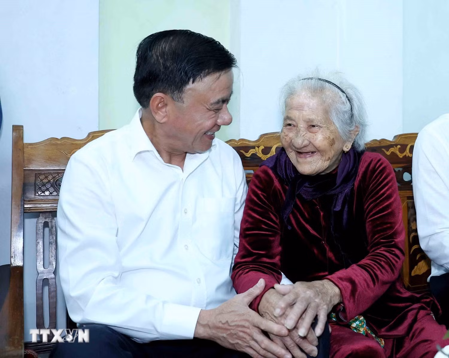 Thường trực Ban Bí thư Trần Cẩm Tú thăm, tặng quà Tết tại TP Đà Nẵng -0