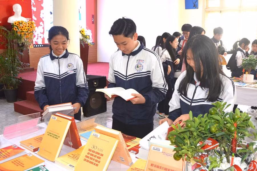 Triển lãm “Mùa Xuân – Khởi đầu thắng lợi” lan tỏa khí thế thi đua đầu năm -0