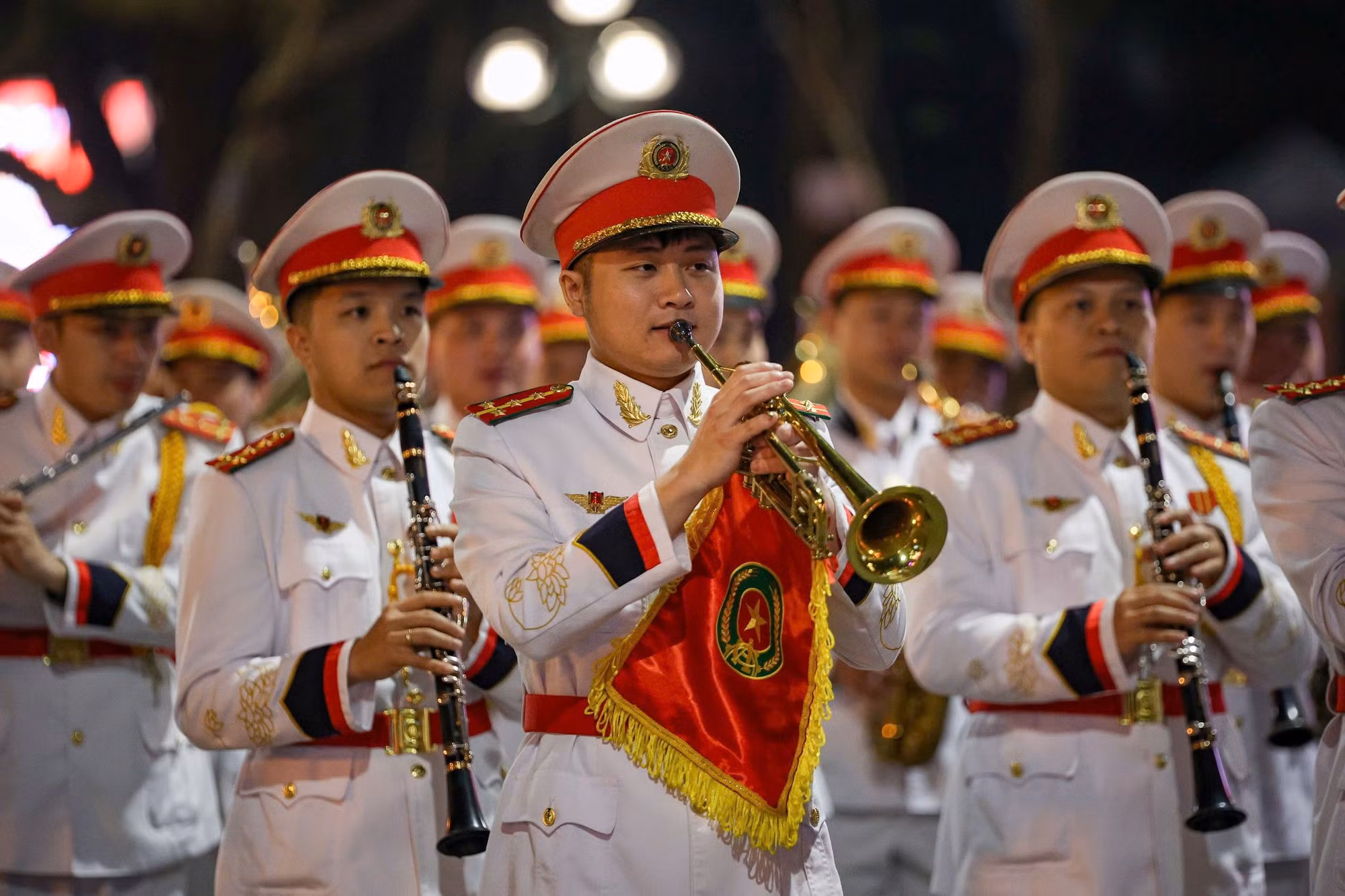 Rộn ràng khúc hát mừng xuân, dâng Đảng trước Tượng đài “CAND vì dân phục vụ” -0