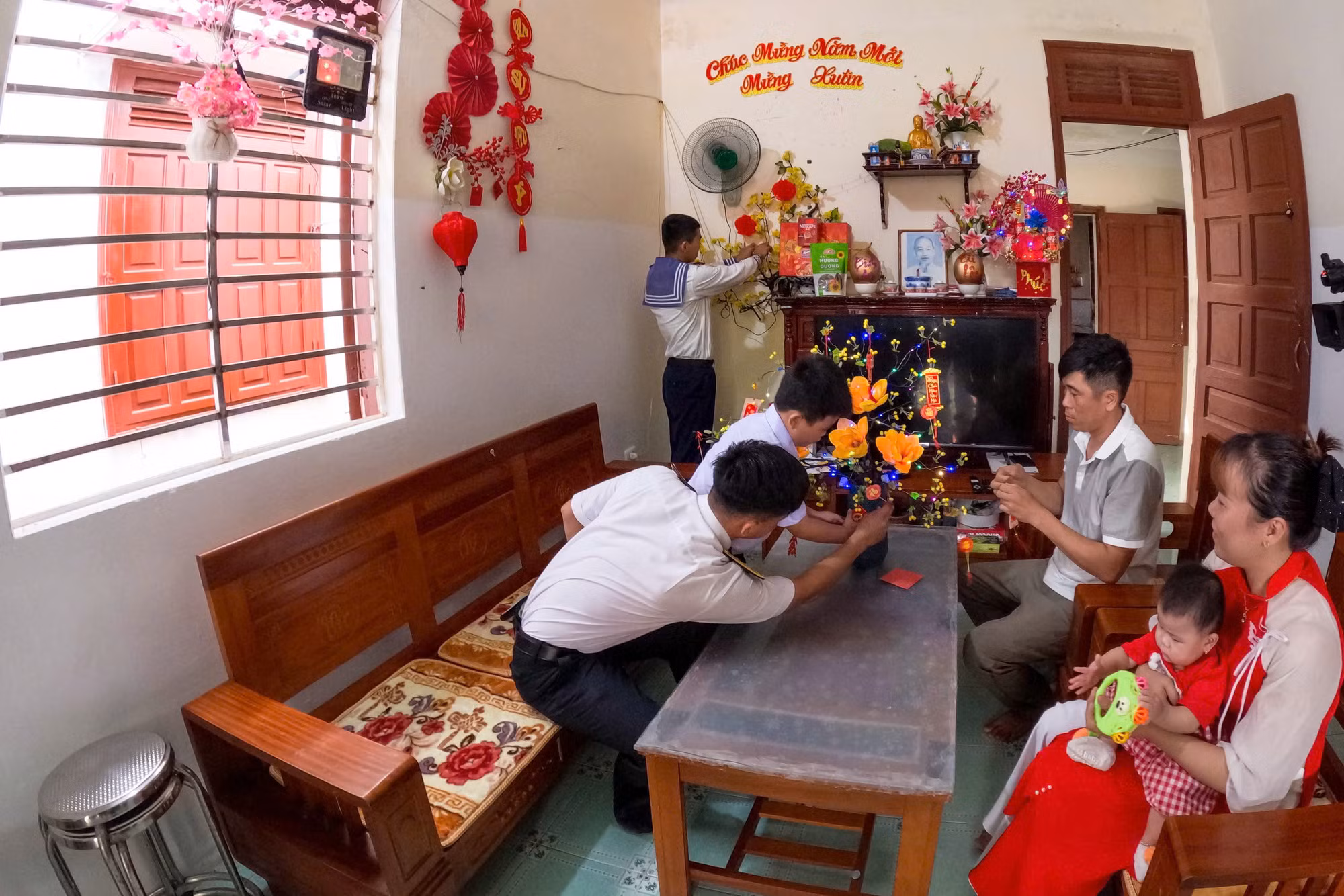 Những tấm lòng vượt sóng vì nhau -0
