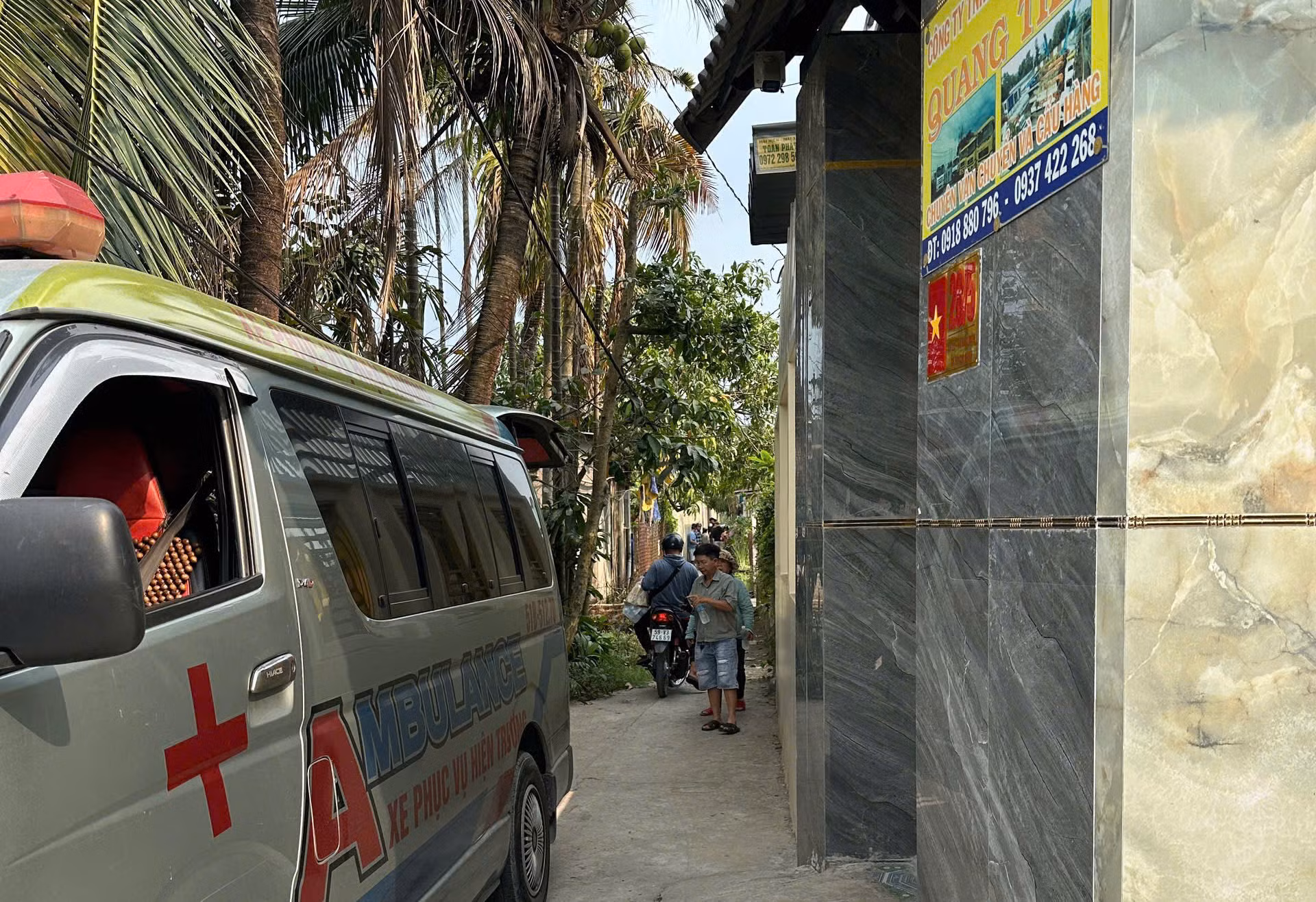 Phát hiện hai vợ chồng tử vong bất thường trong nhà tại xã Hóc Môn -0
