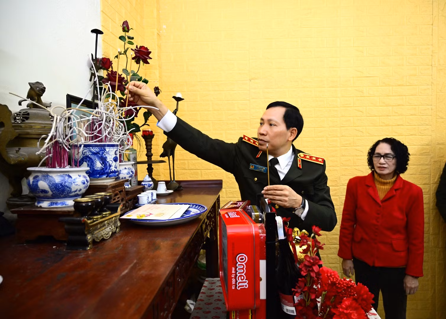 Thứ trưởng Lê Văn Tuyến và đoàn công tác tri ân, tưởng nhớ các đồng chí cố lãnh đạo Bộ Công an và chúc Tết gia đình -0