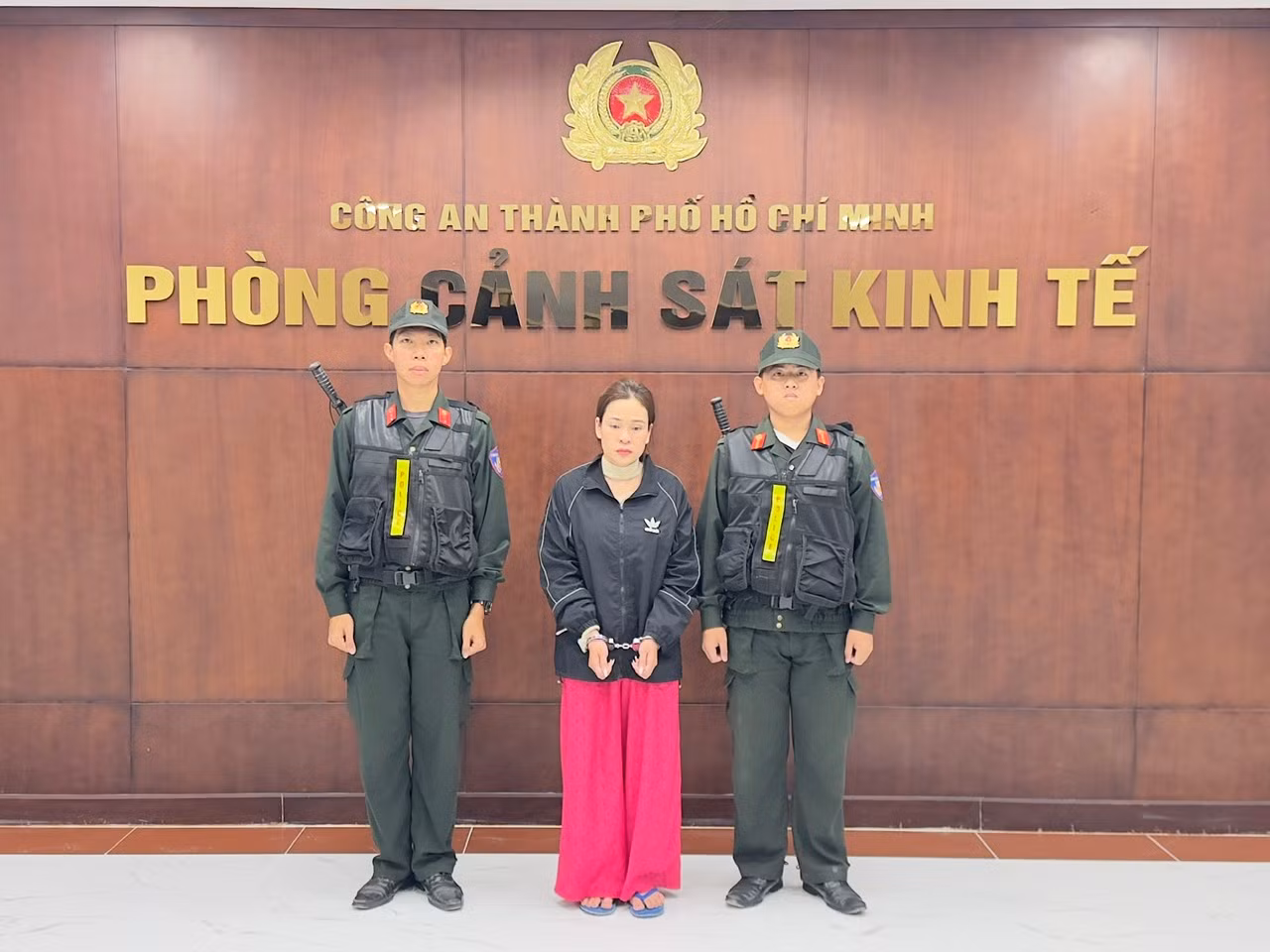 Bắt giam nữ giám đốc mua bán trái phép hóa đơn, thu lợi bất chính hàng trăm triệu đồng -0