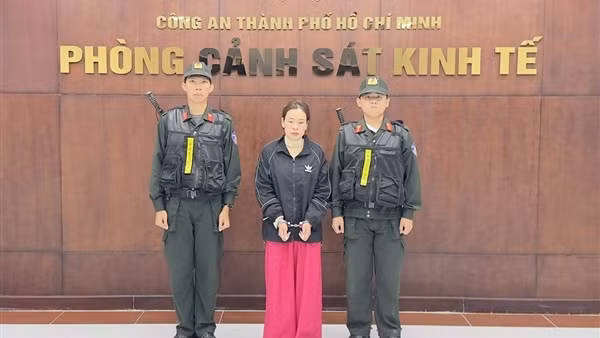 Bắt tạm giam nữ giám đốc mua bán trái phép hóa đơn