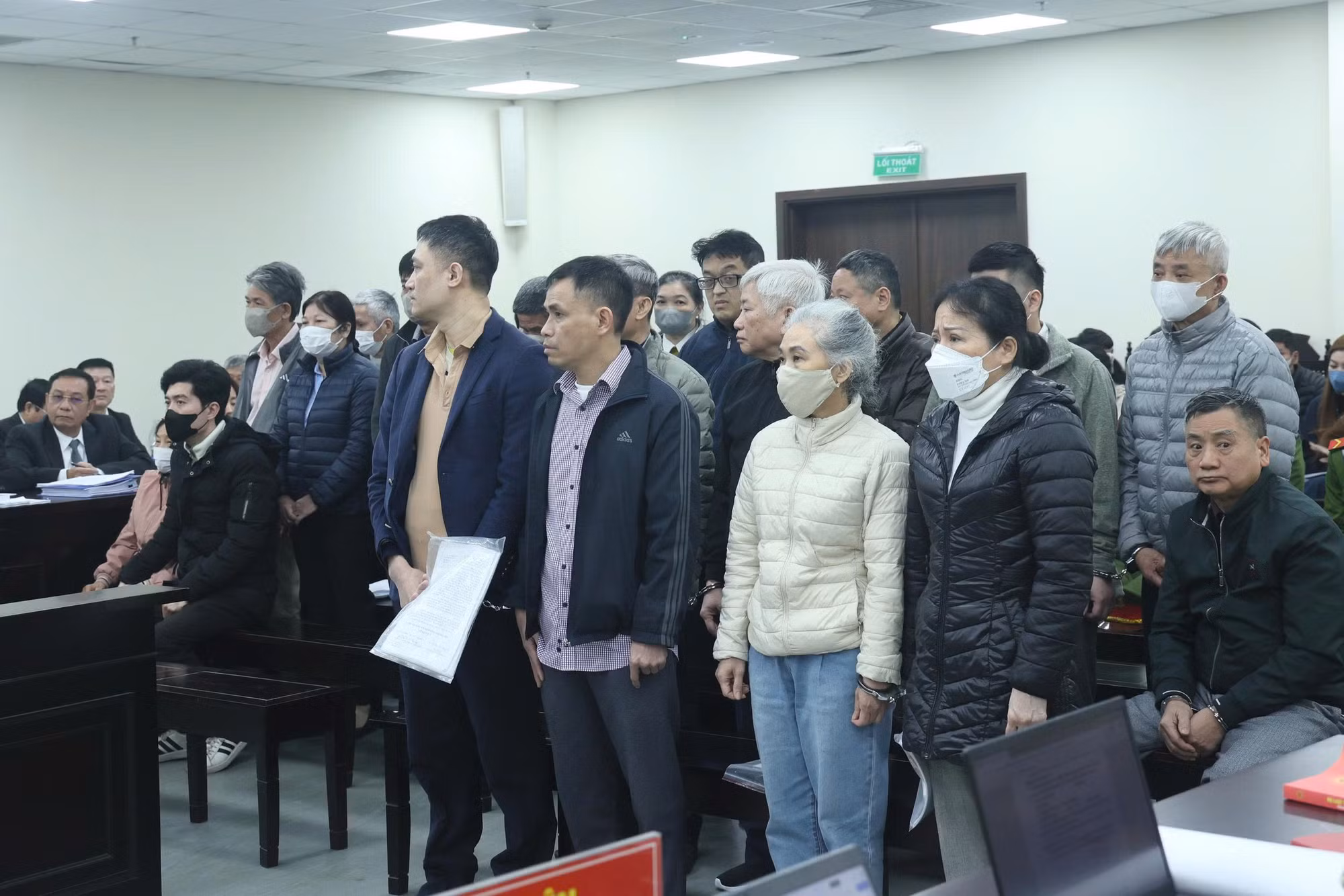 Cựu Viện trưởng Viện Y dược học dân tộc TP Hồ Chí Minh) từ 15 đến 17 năm tù -0